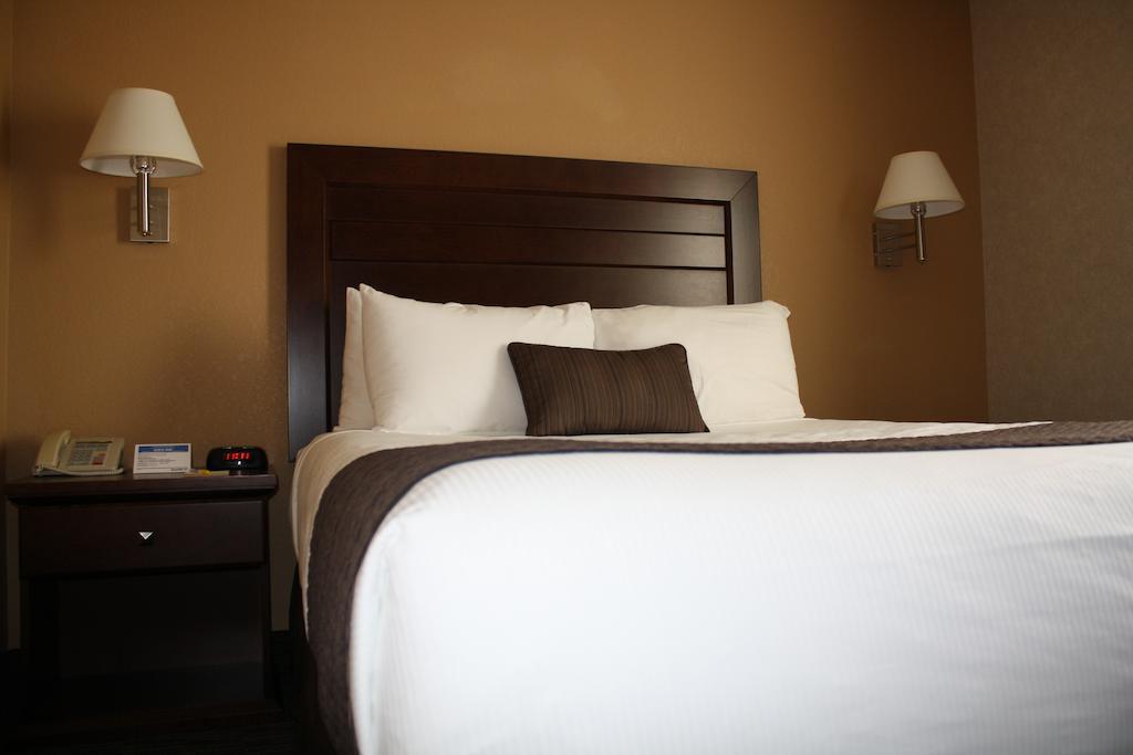 Days Inn By Wyndham Estevan Eksteriør billede